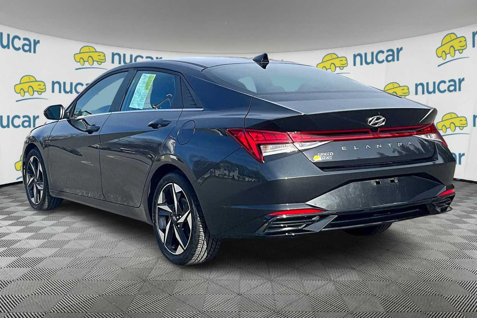 2021 Hyundai Elantra SEL - Photo 4