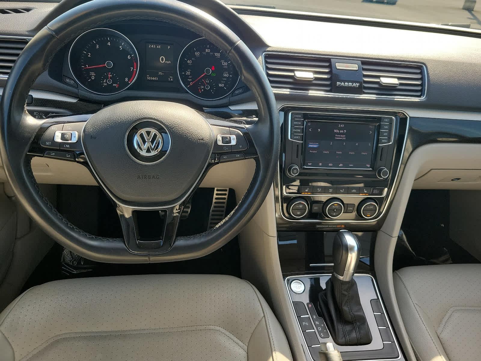 2019 Volkswagen Passat 2.0T SE R-Line - Photo 11