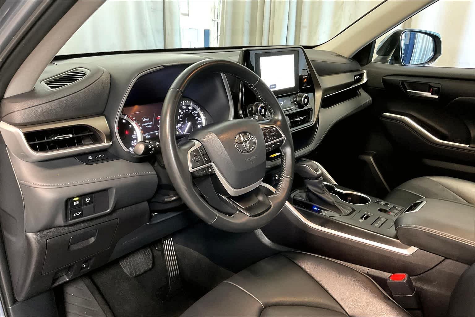 2023 Toyota Highlander XLE - Photo 8