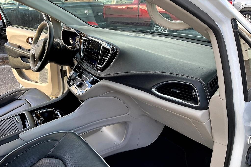 2021 Chrysler Pacifica Limited - Photo 13