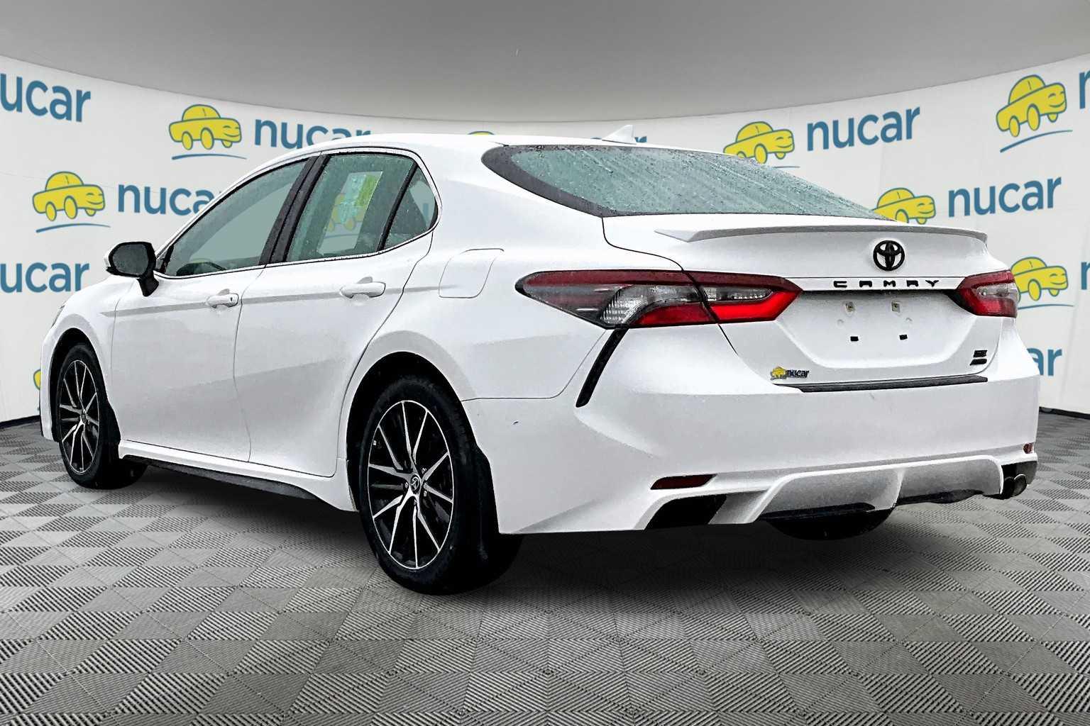 2023 Toyota Camry SE - Photo 4