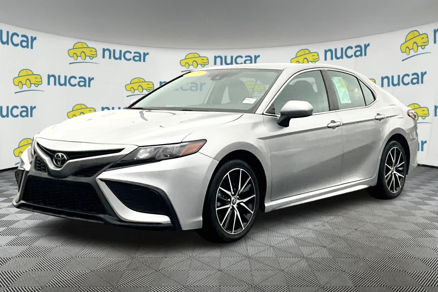 2021 Toyota Camry SE - Photo 3