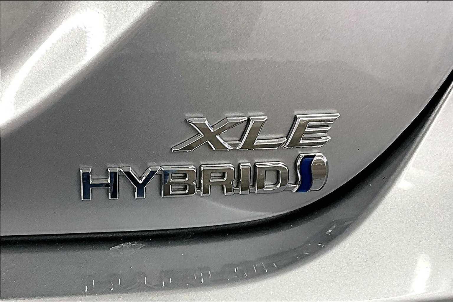 2023 Toyota Camry Hybrid XLE - Photo 28