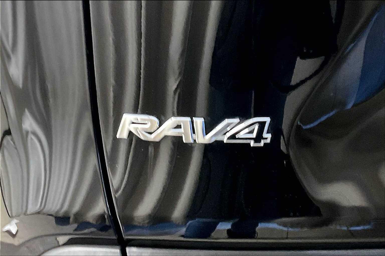 2022 Toyota RAV4 XLE - Photo 29