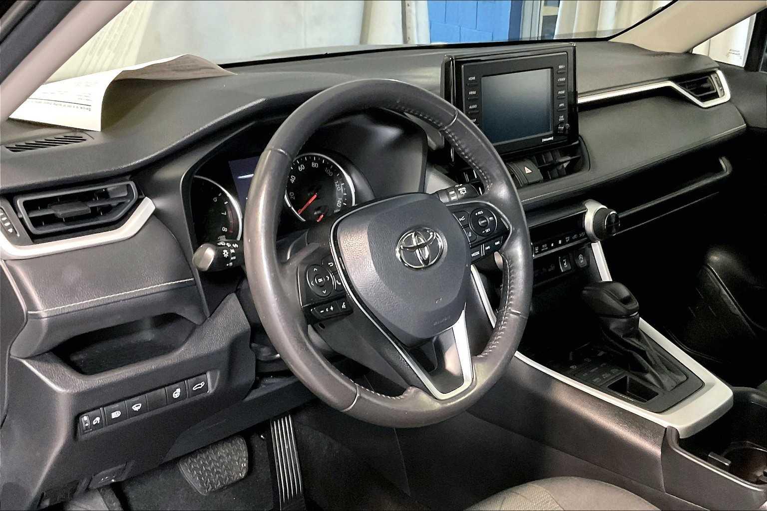 2022 Toyota RAV4 XLE - Photo 8