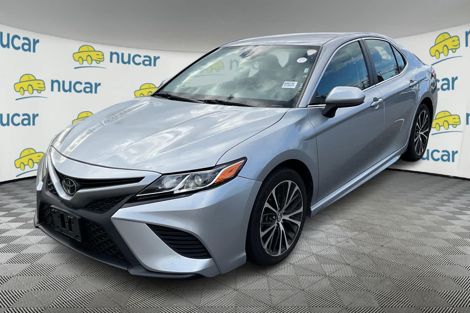 2020 Toyota Camry SE - Photo 3