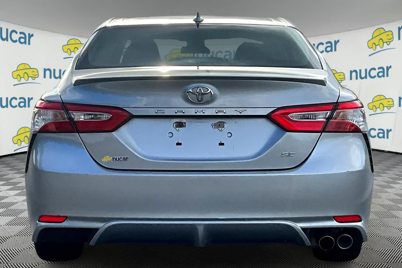 2020 Toyota Camry SE - Photo 5