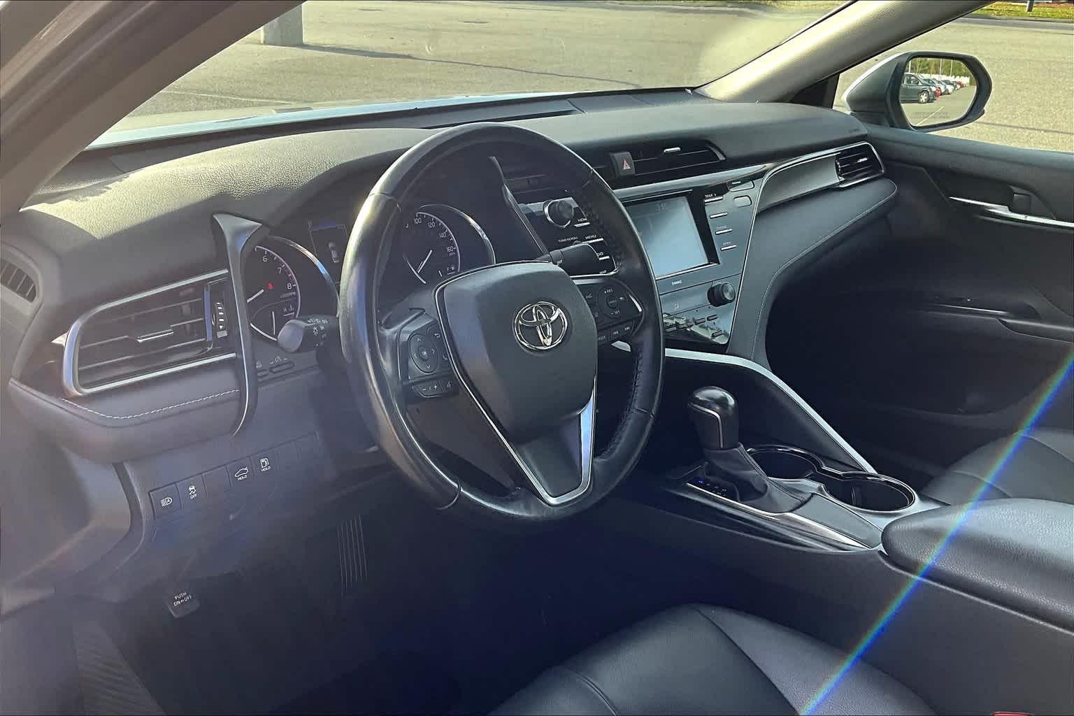 2020 Toyota Camry SE - Photo 8