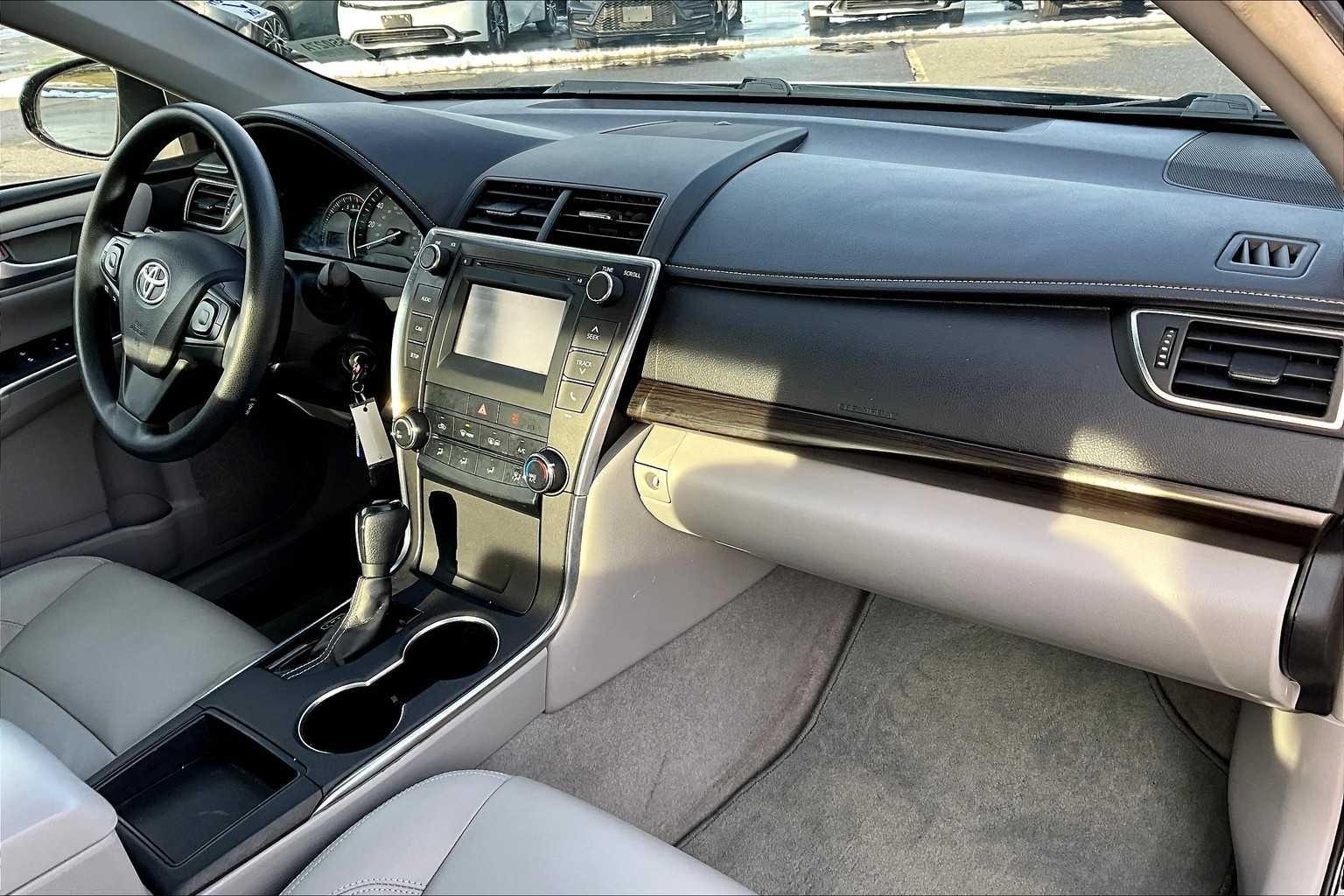 2015 Toyota Camry LE - Photo 14