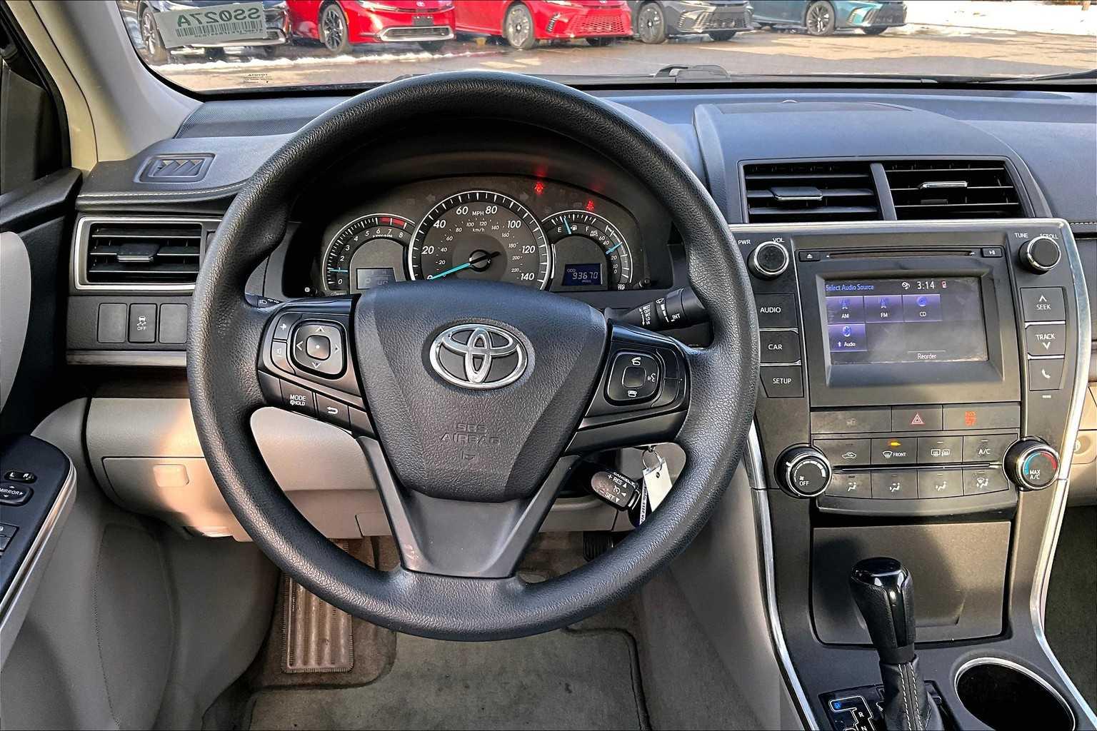 2015 Toyota Camry LE - Photo 17