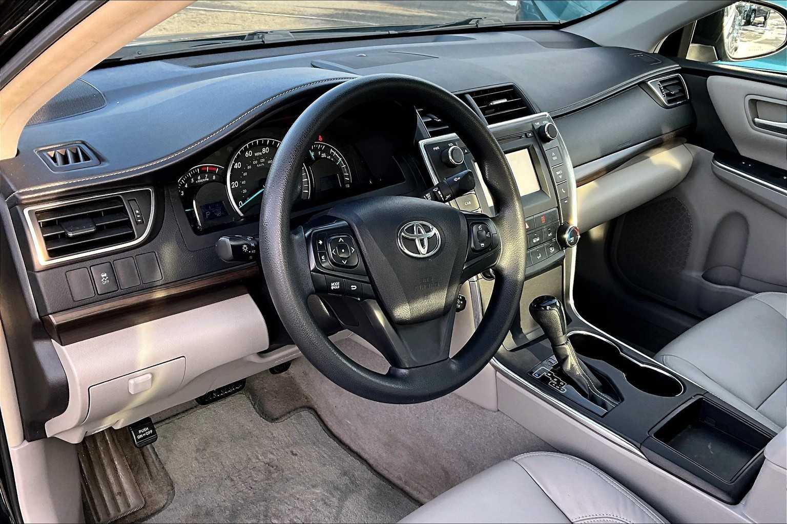 2015 Toyota Camry LE - Photo 8