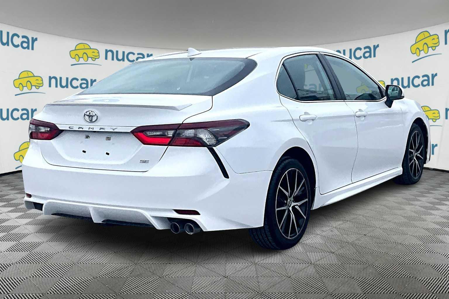 2022 Toyota Camry SE - Photo 6