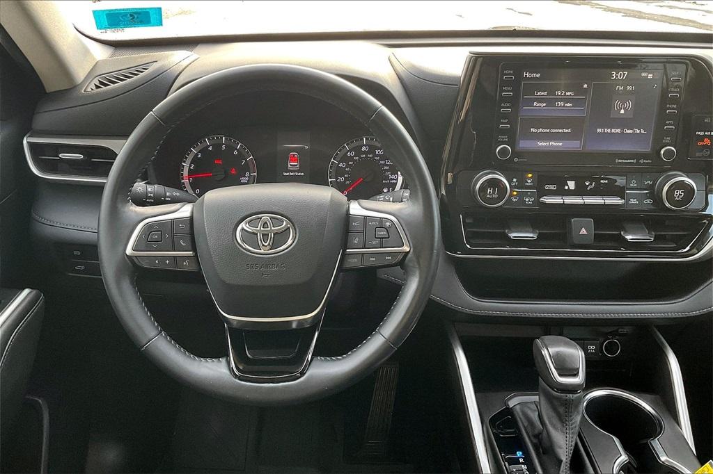 2021 Toyota Highlander LE - Photo 16