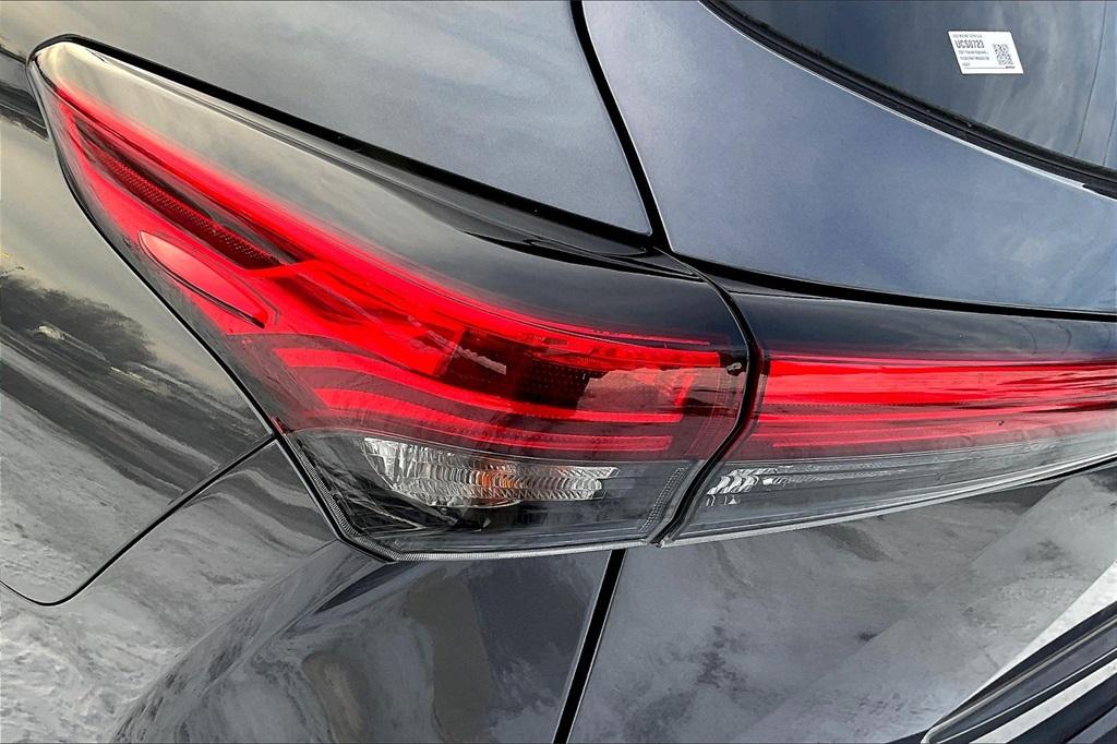 2021 Toyota Highlander LE - Photo 30