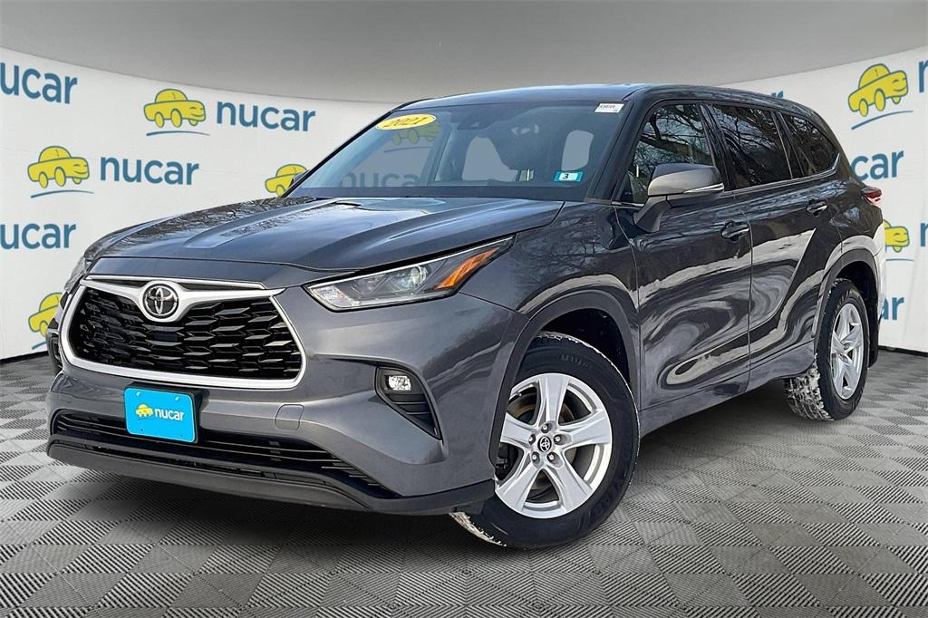 2021 Toyota Highlander LE - Photo 3