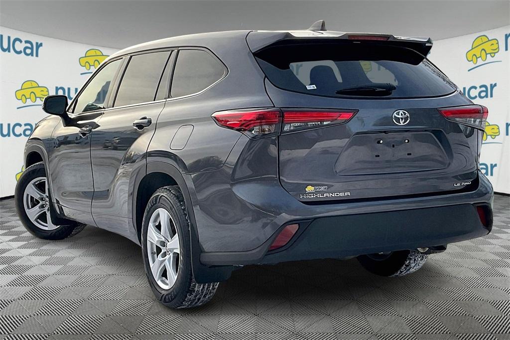 2021 Toyota Highlander LE - Photo 4