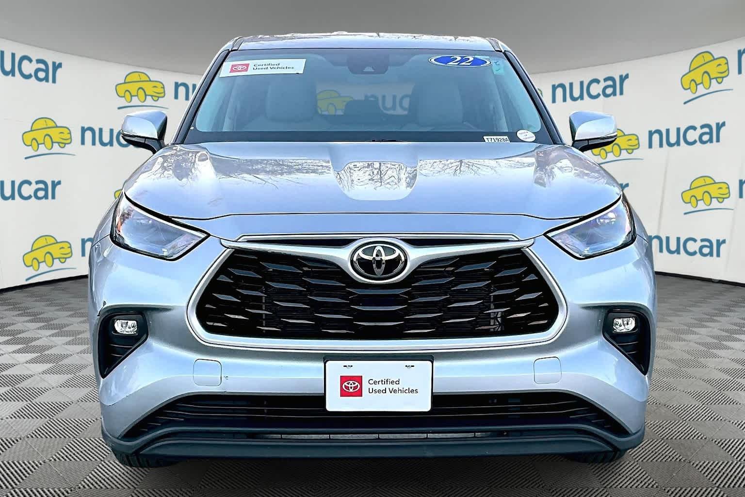 2022 Toyota Highlander LE - Photo 2