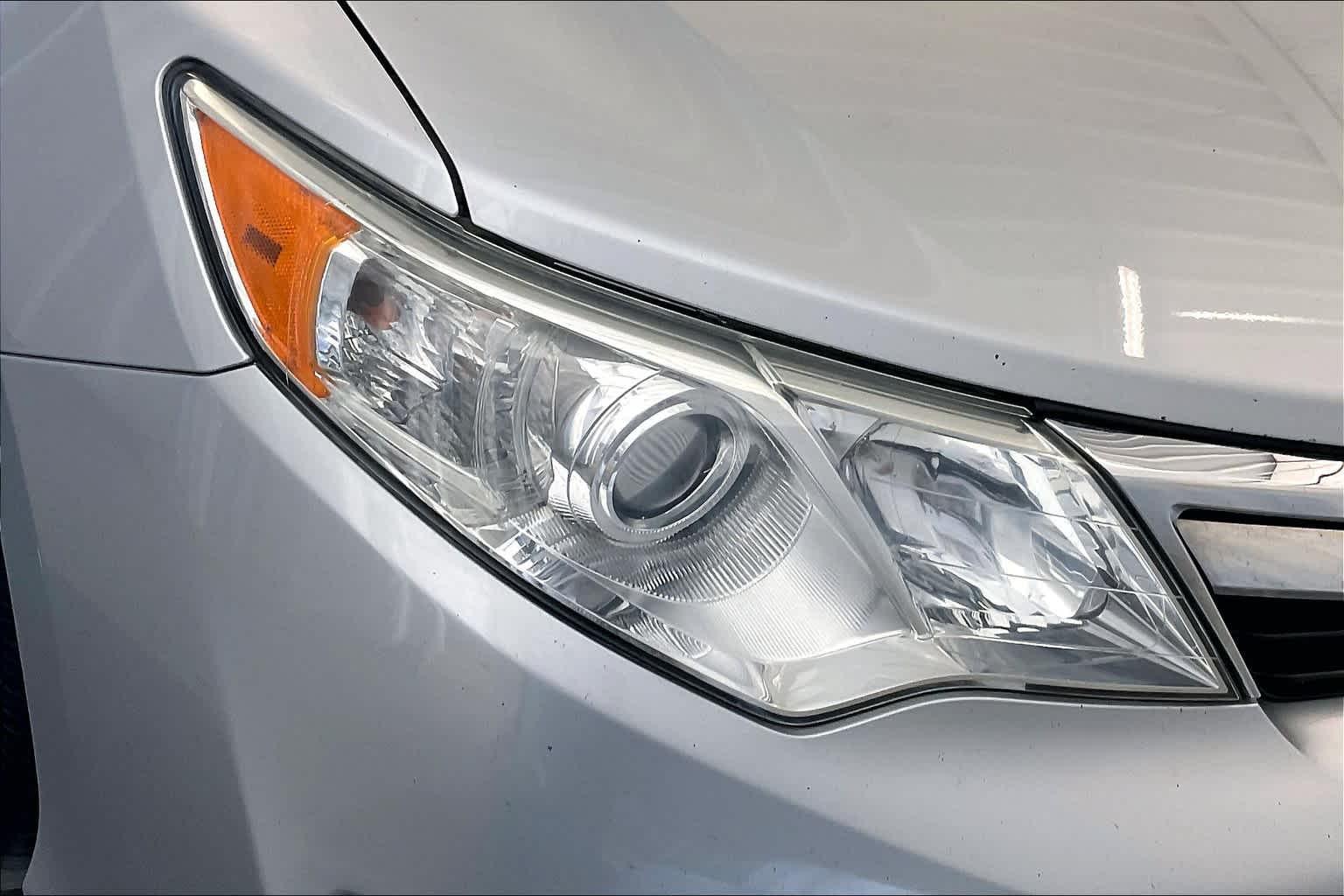 2012 Toyota Camry Hybrid XLE - Photo 32