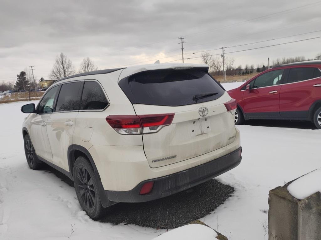 2019 Toyota Highlander SE - Photo 2