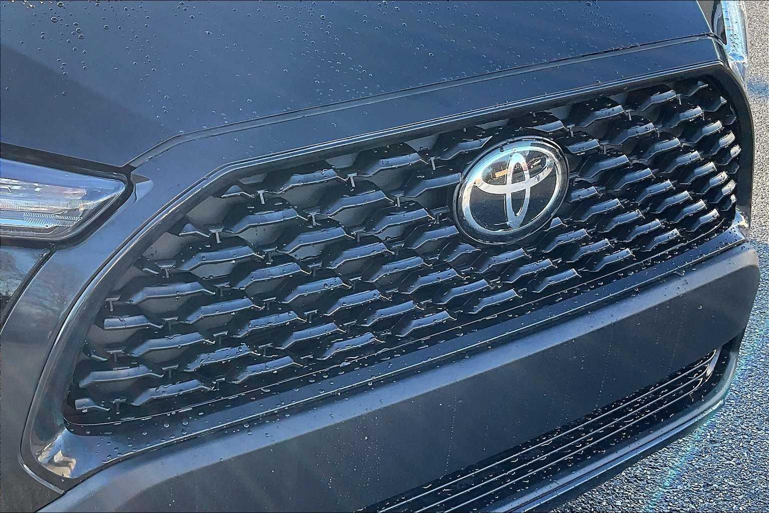 2022 Toyota Corolla Cross LE - Photo 31