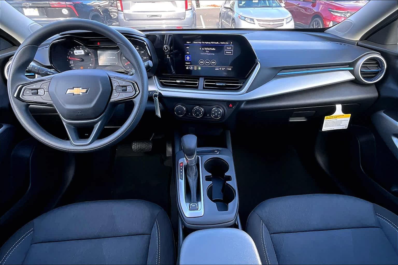 2025 Chevrolet Trax LS - Photo 12