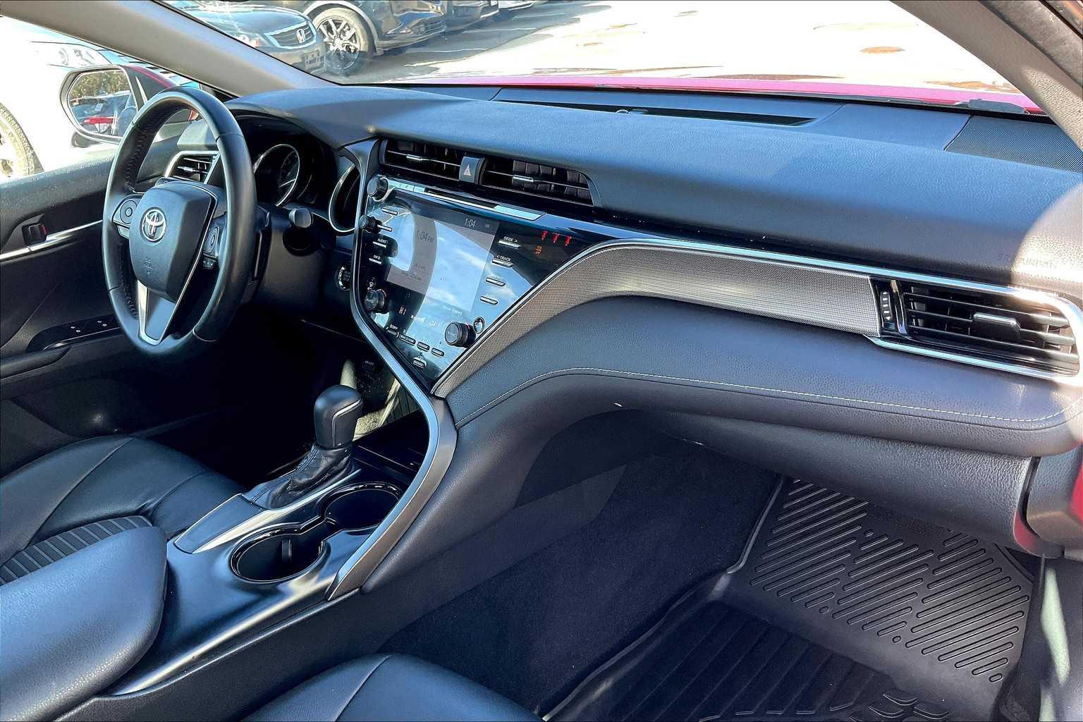 2018 Toyota Camry SE - Photo 22