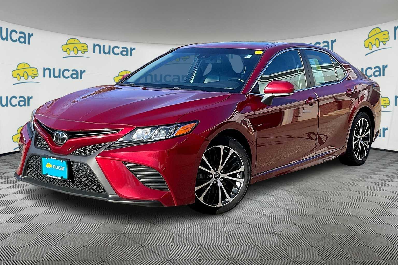 2018 Toyota Camry SE - Photo 3