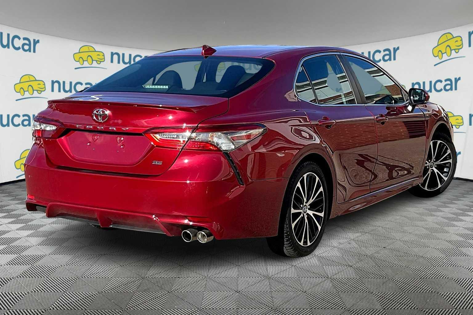 2018 Toyota Camry SE - Photo 6