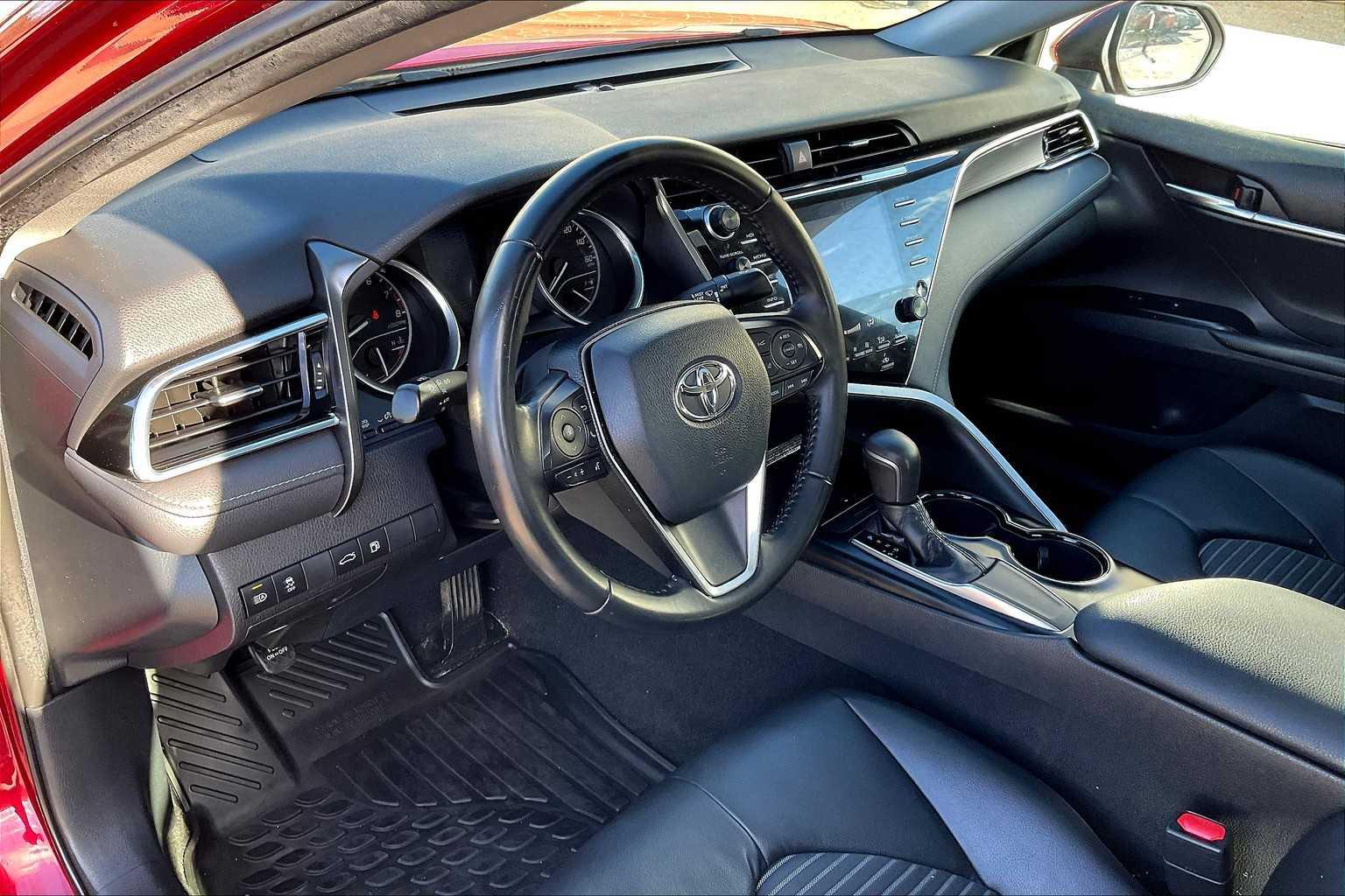 2018 Toyota Camry SE - Photo 10