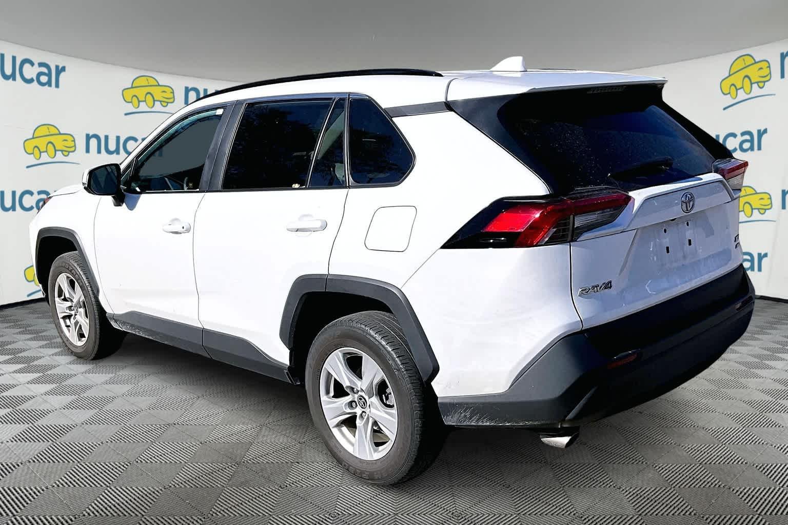 2021 Toyota RAV4 XLE - Photo 4