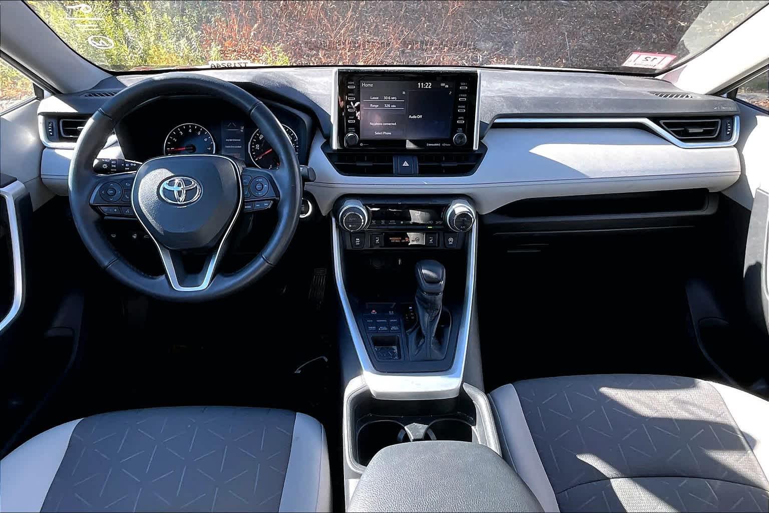 2021 Toyota RAV4 XLE - Photo 9