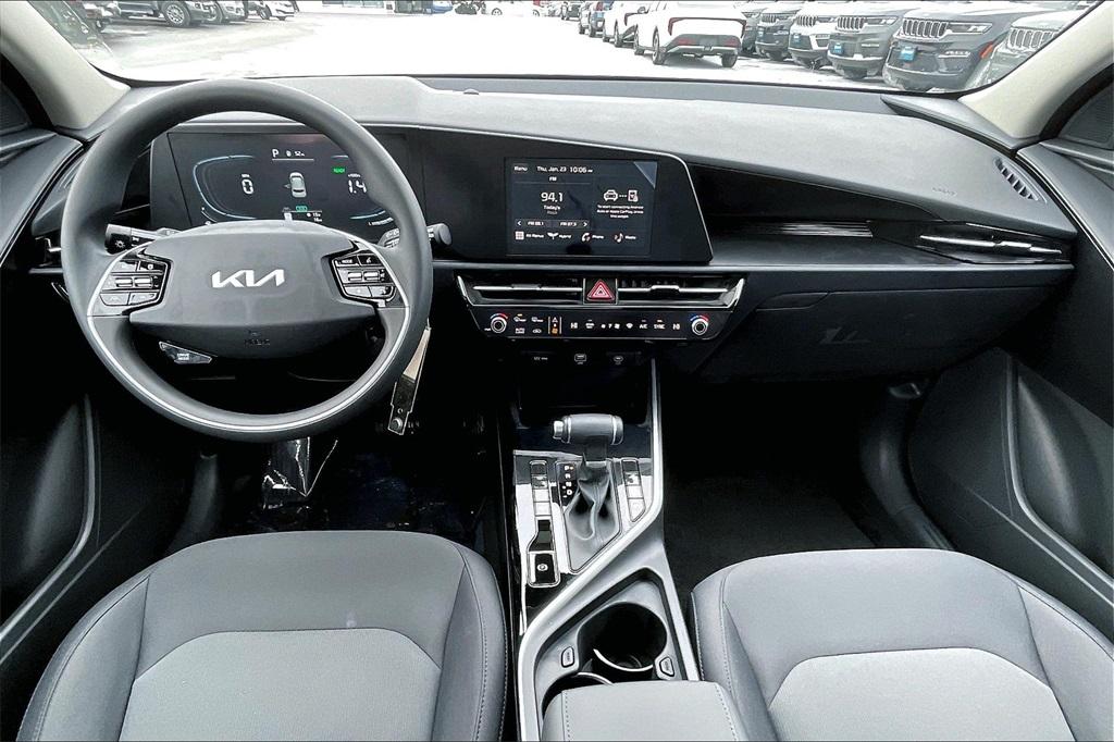 2025 Kia Niro LX - Photo 12