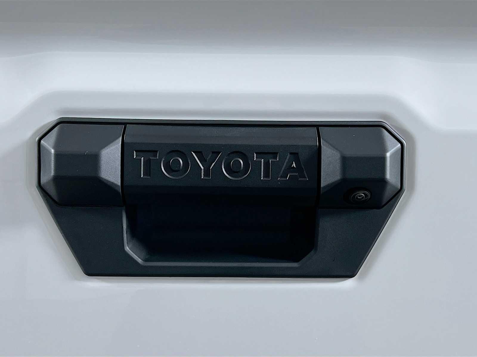 2025 Toyota Tacoma SR5 - Photo 17