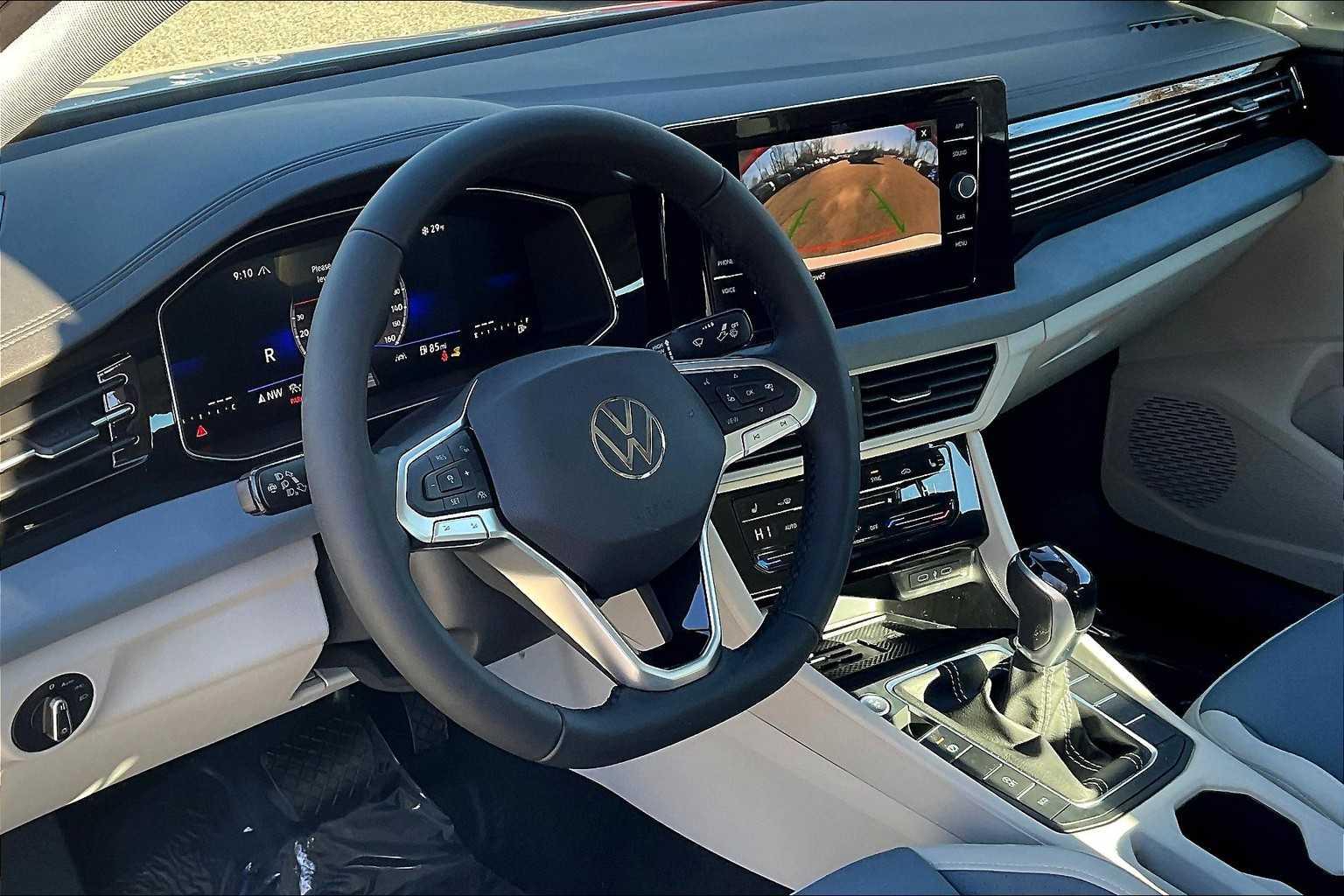 2025 Volkswagen Jetta SE - Photo 9