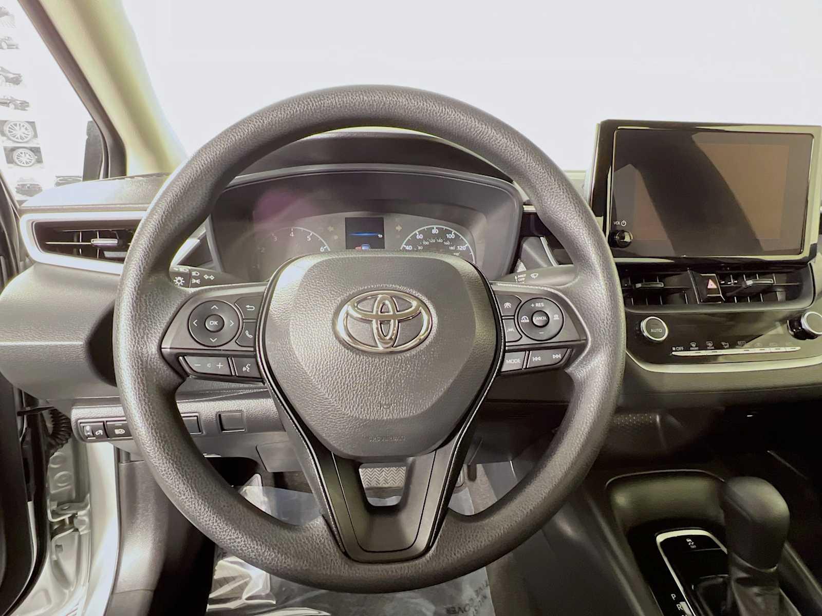 2024 Toyota Corolla LE - Photo 11