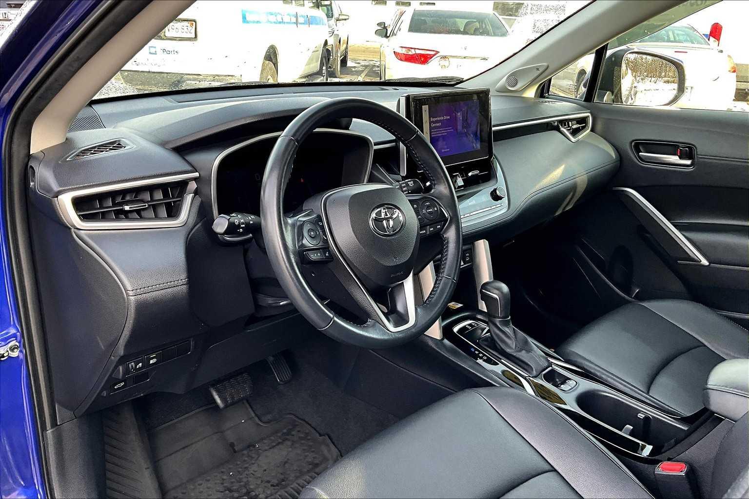 2023 Toyota Corolla Cross XLE - Photo 8