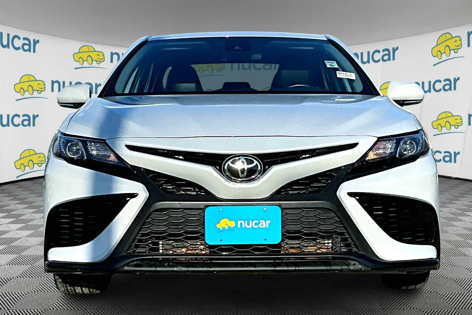 2022 Toyota Camry SE - Photo 2