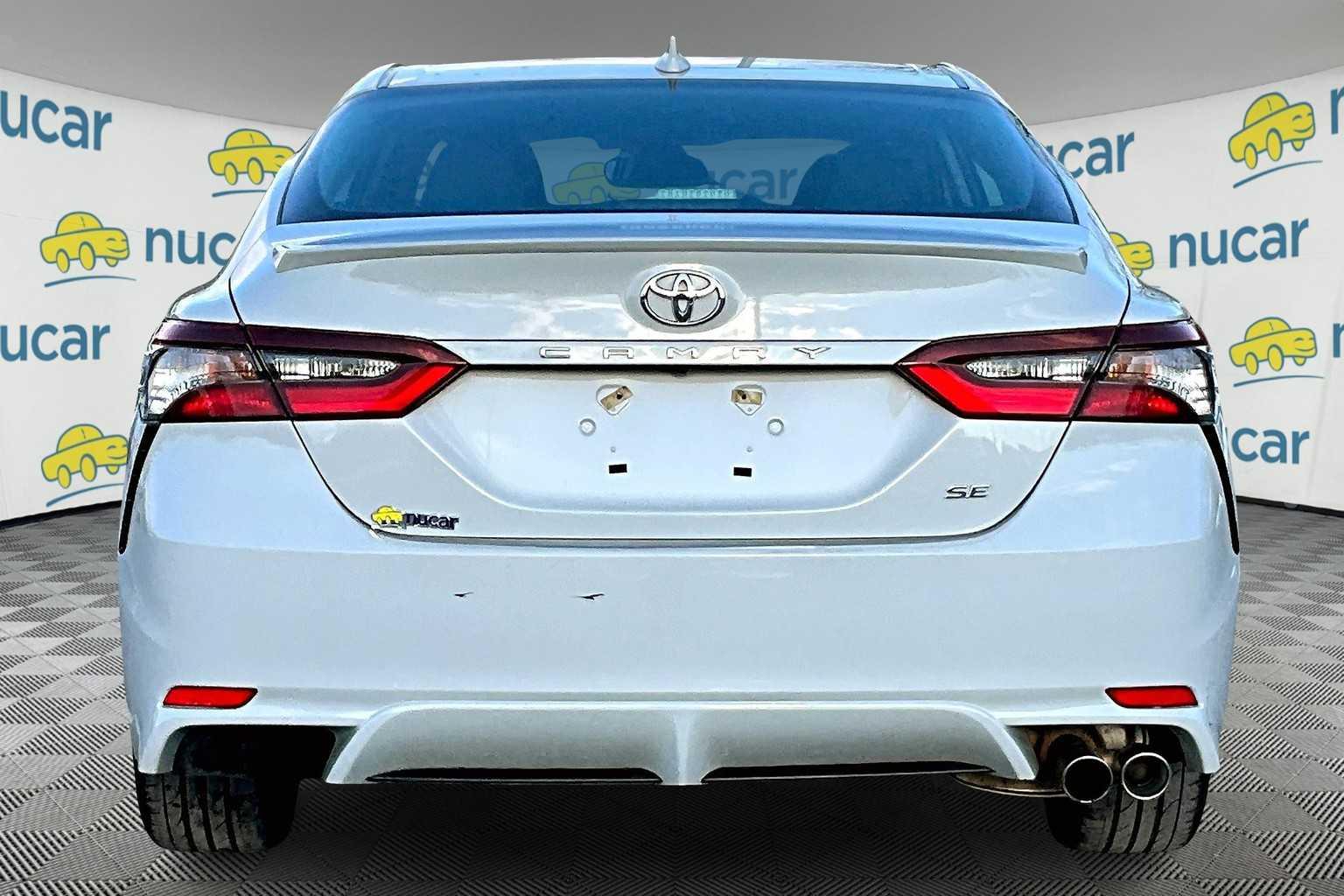 2022 Toyota Camry SE - Photo 5