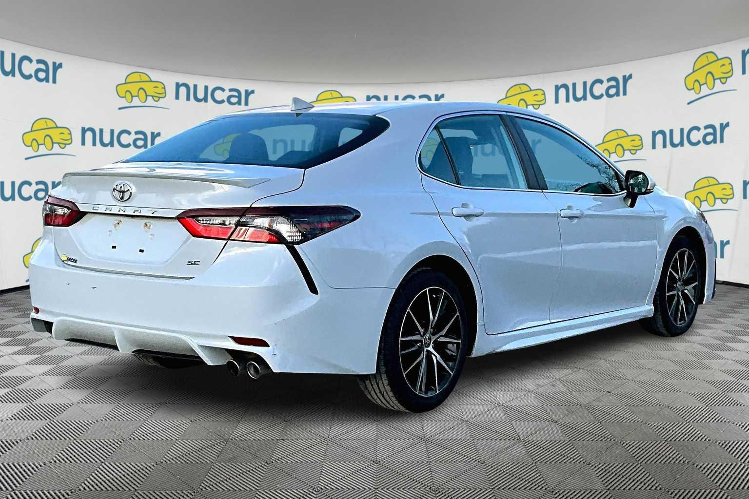 2022 Toyota Camry SE - Photo 6