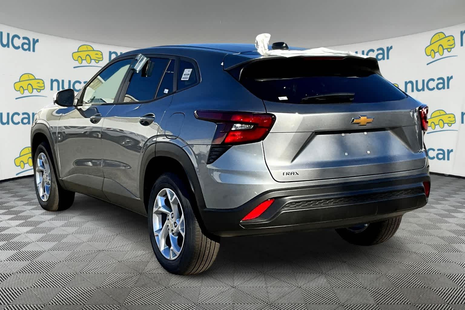 2025 Chevrolet Trax LS - Photo 4