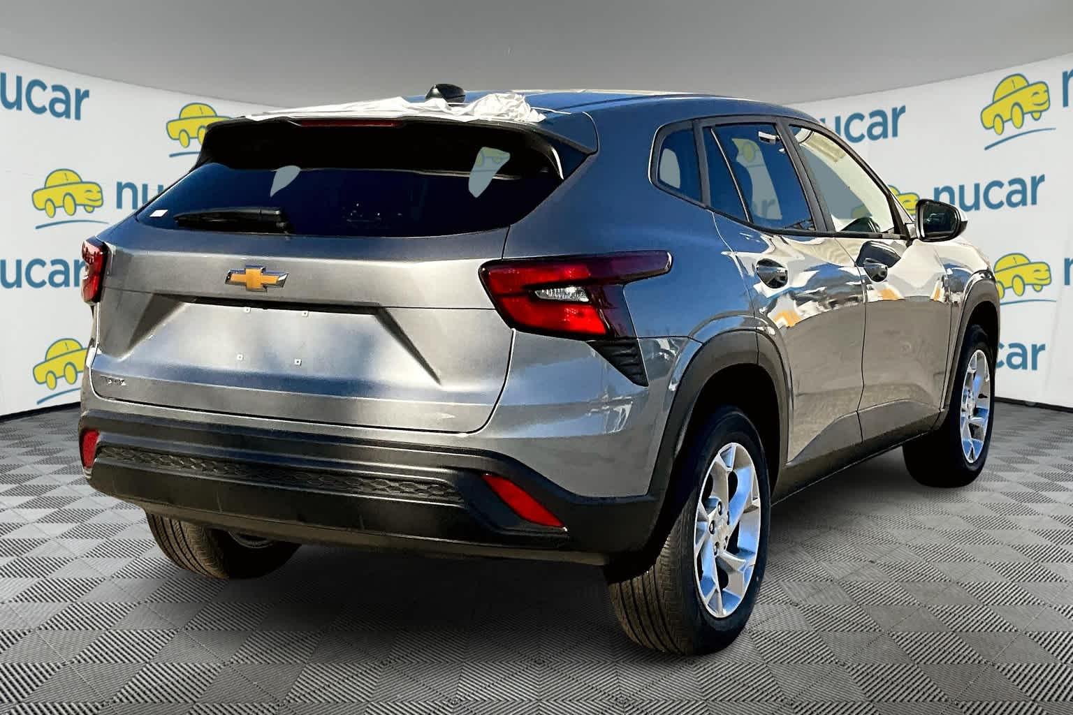 2025 Chevrolet Trax LS - Photo 6