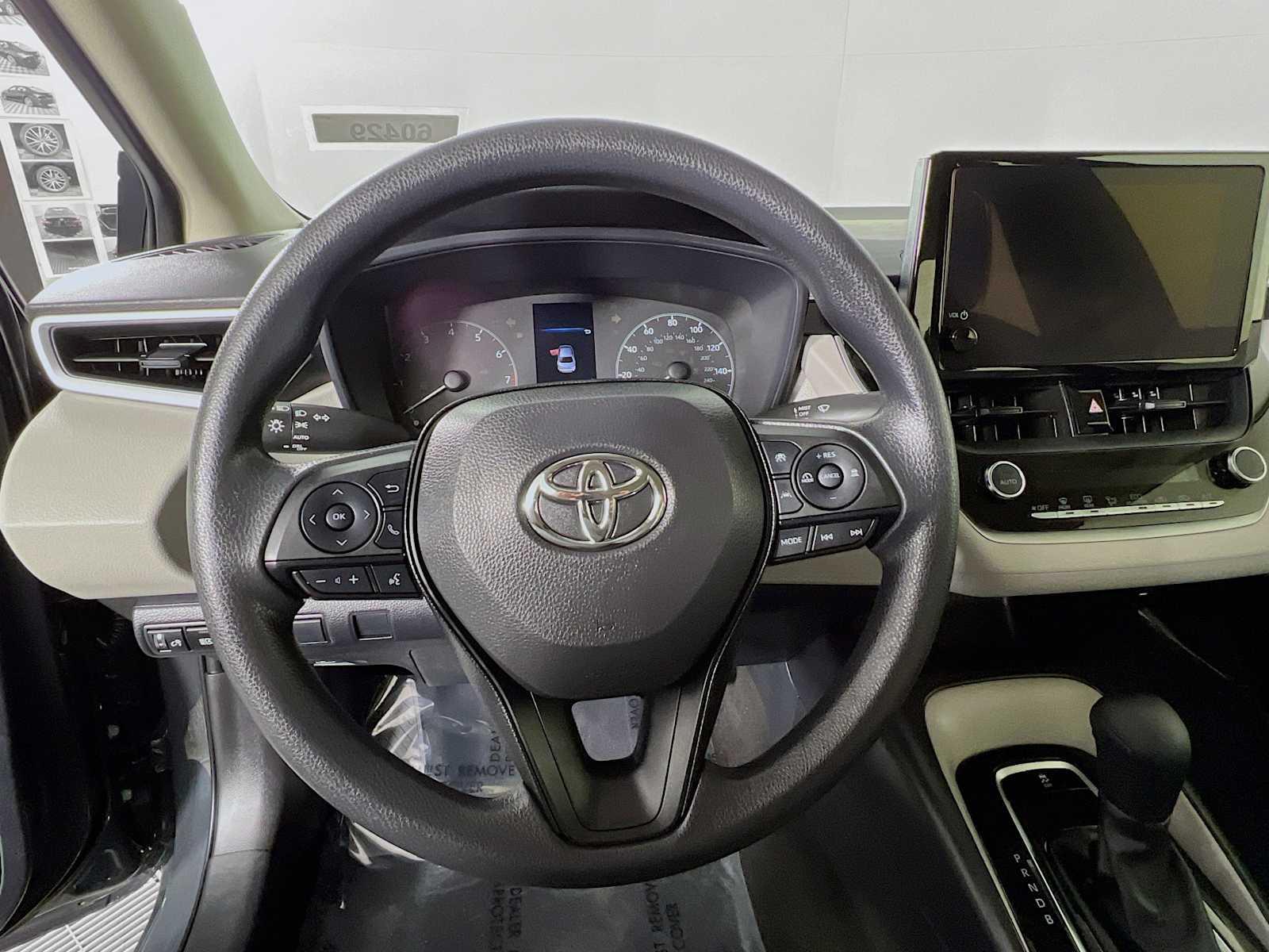 2023 Toyota Corolla LE - Photo 11