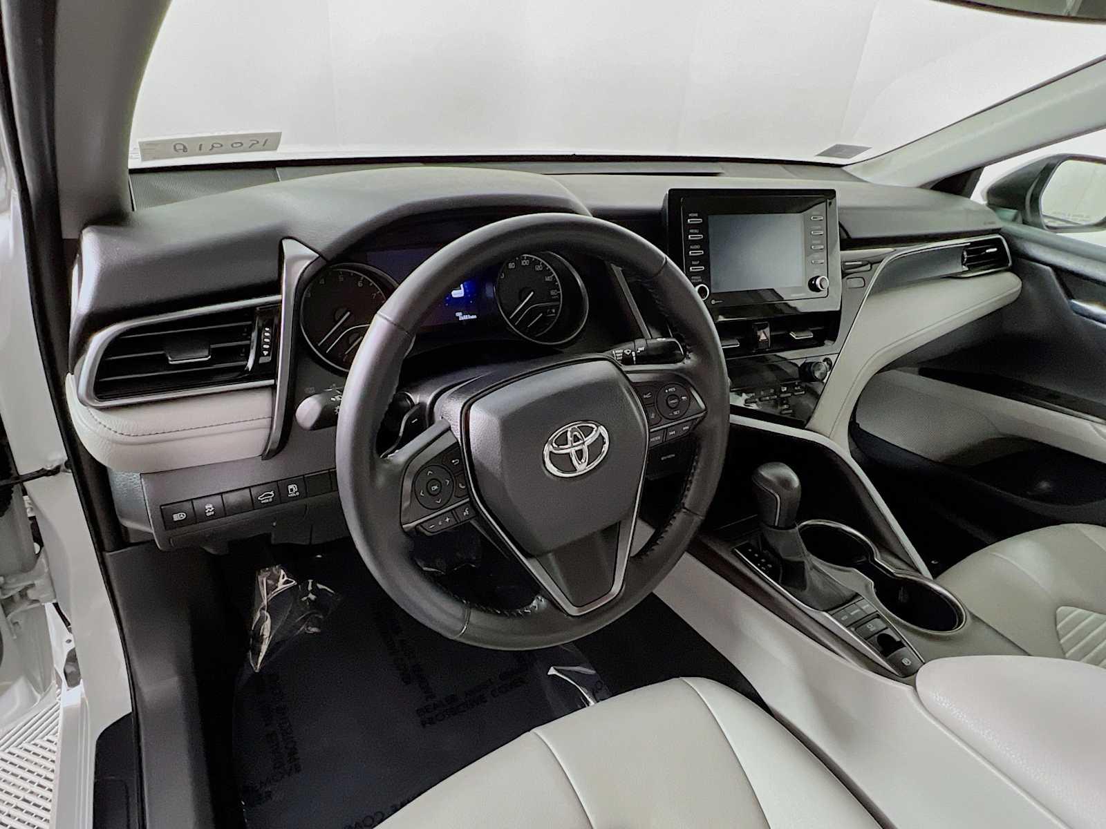 2023 Toyota Camry SE - Photo 11