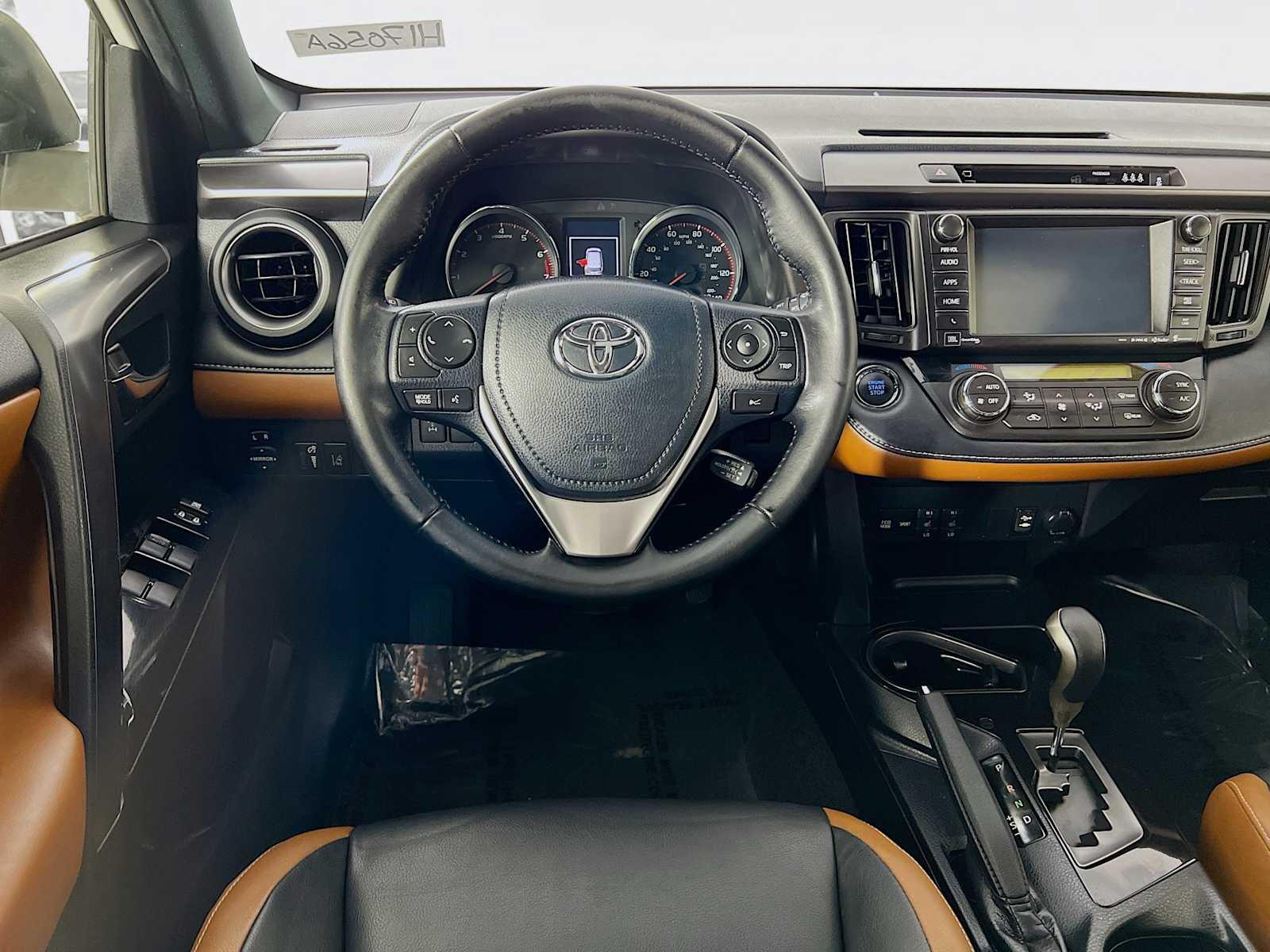 2017 Toyota RAV4 SE - Photo 24