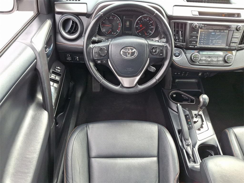 2016 Toyota RAV4 SE - Photo 11