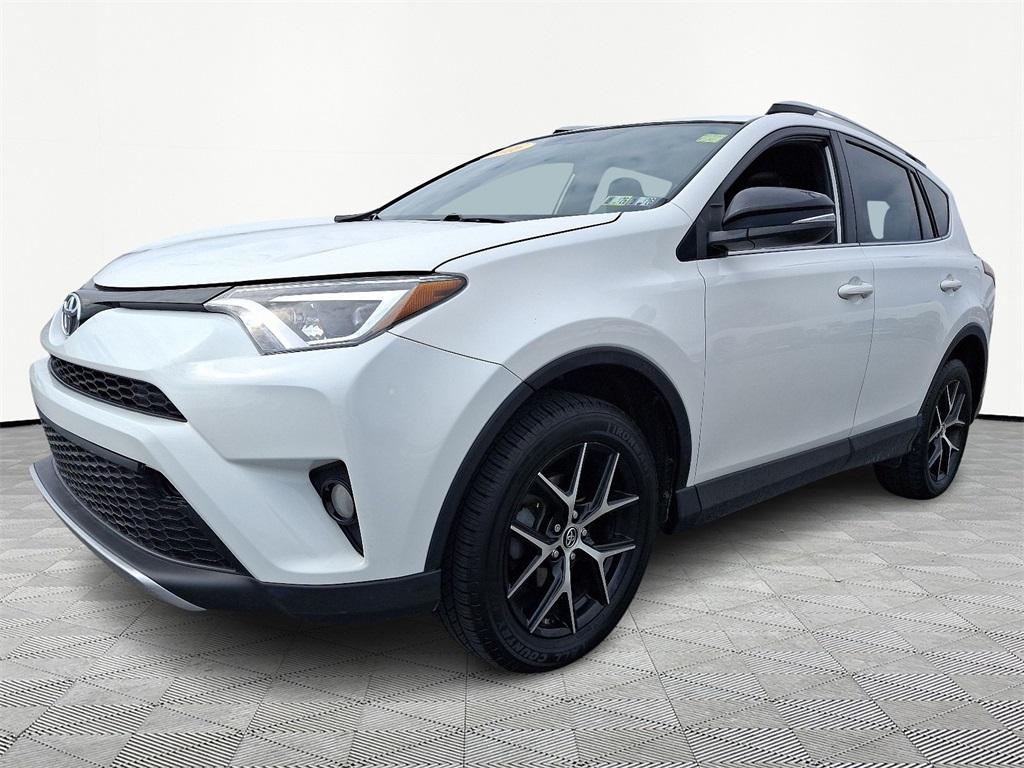 2016 Toyota RAV4 SE - Photo 3