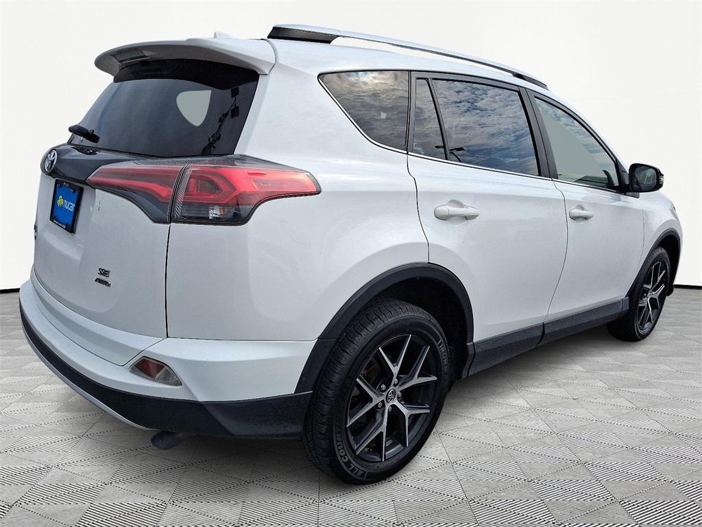 2016 Toyota RAV4 SE - Photo 6