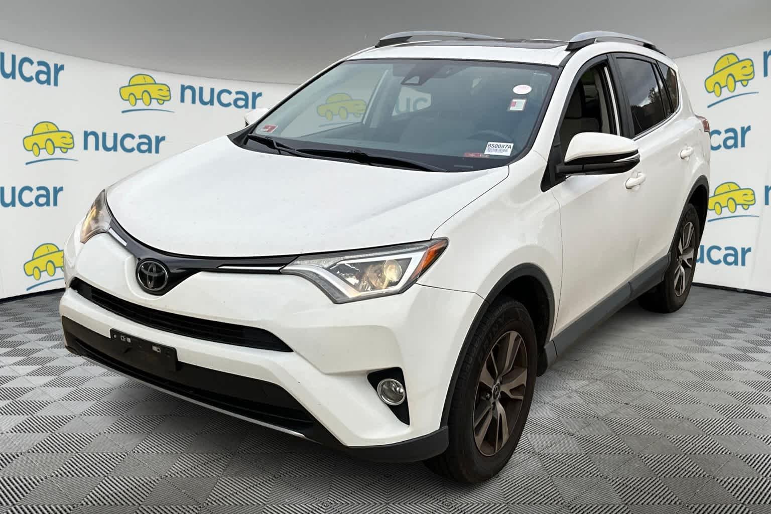 2017 Toyota RAV4 XLE - Photo 3