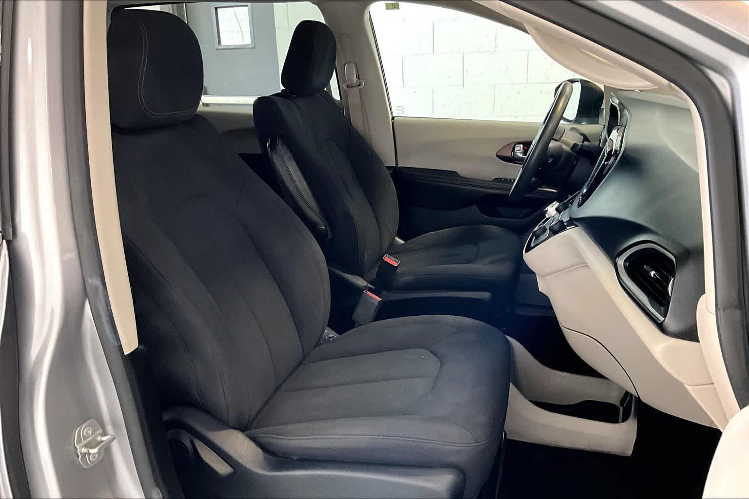 2018 Chrysler Pacifica L - Photo 11