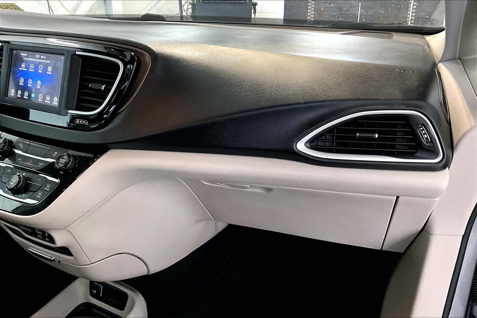 2018 Chrysler Pacifica L - Photo 13